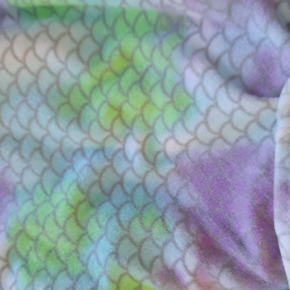 NWT Princess/Mermaid Swim Robe with Belt and hood - Picture 2 of 2